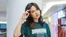 Tidak punya dasar akting, YouTuber Gusti Gina diajak main di film Saranjana: Kota Ghaib untuk berperan sebagai Hamidah. Film tersebut adalah debut Gina sebagai pemeran film setelah selama ini dikenal sebagai YouTuber sejak 2019. Belum pernah main film, Gina melakukan persiapan dan berinisiatif untuk ikut private acting coach demi film Saranjana: Kota Ghaib. (Liputan6.com/IG/@gustigina)