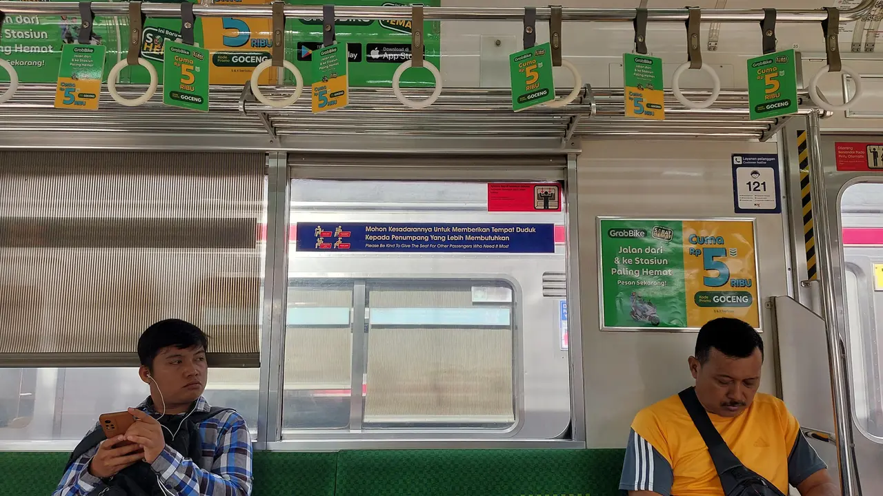 Kementerian Perhubungan dan PT Kereta Api Indonesia melalui KCI menghadirkan beberapa layanan khusus disabilitas di KRL dan stasiun