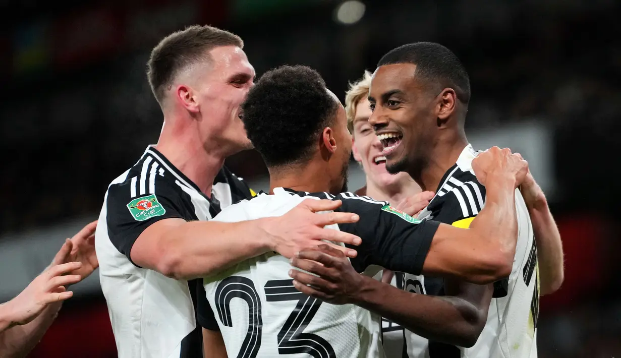 Dua gol kemenangan Newcastle di markas Arsenal masing-masing dicetak Alexander Isak di babak pertama dan Anthony Gordon di babak kedua. (AP Photo/Kirsty Wigglesworth)