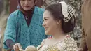 Vicky Shu merupakan salah satu selebriti Indonesia yang gemar dengan budaya tradisional. Hal tersebut dapat dilihat dari foto prewedding, pernikahan, hingga acara tujuh bulanan. (Foto: instagram.com/aldiphoto)