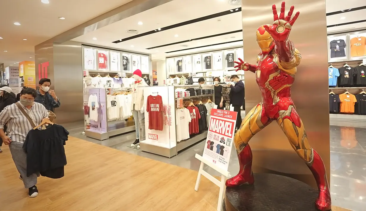 Secara resmi, UNIQLO Indonesia membuka gerai ikoniknya di Pondok Indah Mall 3 pada Jumat (9/4/2021). Dengan area seluas 2.779m2, UNIQLO menghadirkan pengalaman belanja pakaian yang berbeda dibanding gerai-gerai yang telah ada. (Bambang E Ros/Fimela.com)