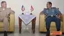 Citizen6, Surabaya: Dankobangdikal Laksama Muda TNI Djoko Teguh Wahojo, menerima kunjungan Komandan Kapal Selam Grup 7 RDML, Philip Sawyer di gedung Kihadjar Dewantara, Bumimoro Kobangdikal, Surabaya, Kamis (8/8). (Pengirim: Penkobangdikal).