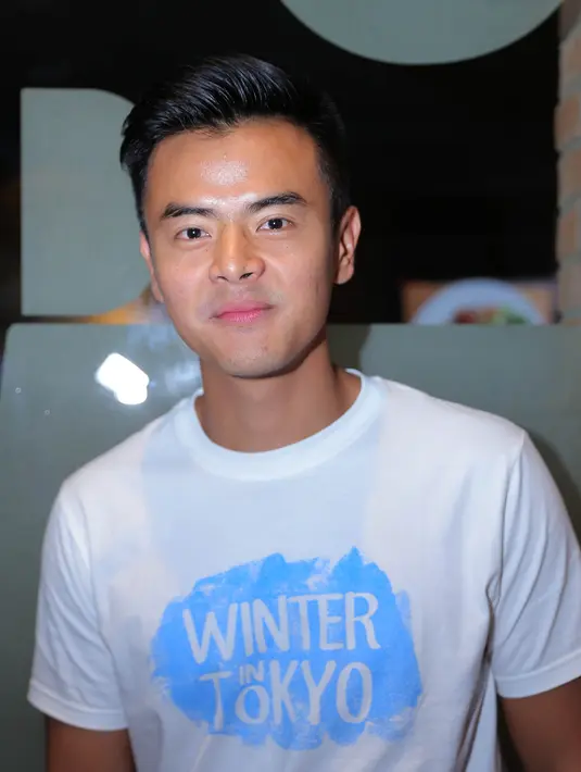 Menurut Dion, adegan mandi hujan saat temperatur 4 derajat celsius itu merupakan yang paling berat dilakukan olehnya. Ia mengaku kaget dengan suhu dingin di Jepang, karena ia masih terbawa kebiasaan iklim di Indonesia. (Andy Masela/Bintang.com)