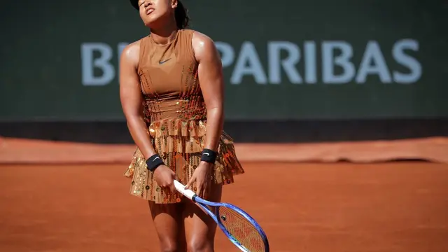 Naomi Osaka Sulap Lapangan Tenis French Open 2026 Jadi Runway dengan Gaun Berlapis Gaun