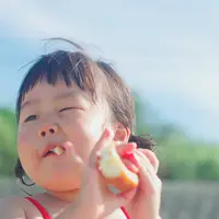 Di usia 1 tahun biasanya anak mengalami fase sulit makan. Berikut ini adalah penyebab dan cara mengatasi anak yang sulit makan.(Pexels/Shohei Ohara)