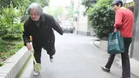 Ruan Tang, wanita berusia 80 tahun pembunuh lalat di China. (BackChina.com)