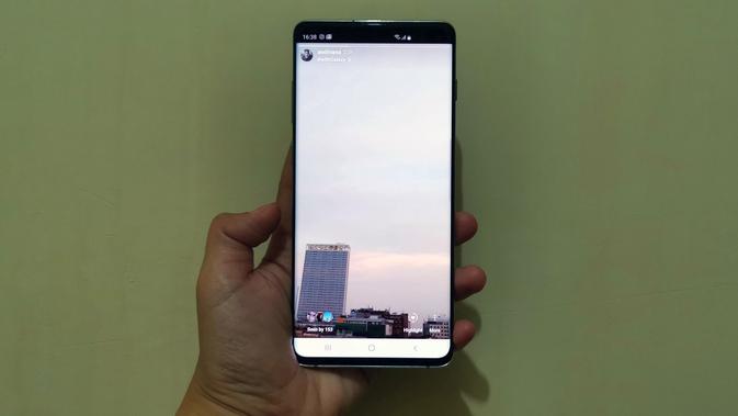 Instagram mode pada Galaxy S10 Plus (Foto: Andina Librianty/Liputan6.com)