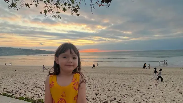 Potret Chloe Putri Asmirandah dan Jonas Rivanno (credit: https://www.instagram.com/asmirandah89/ dan https://www.instagram.com/hargabro/).