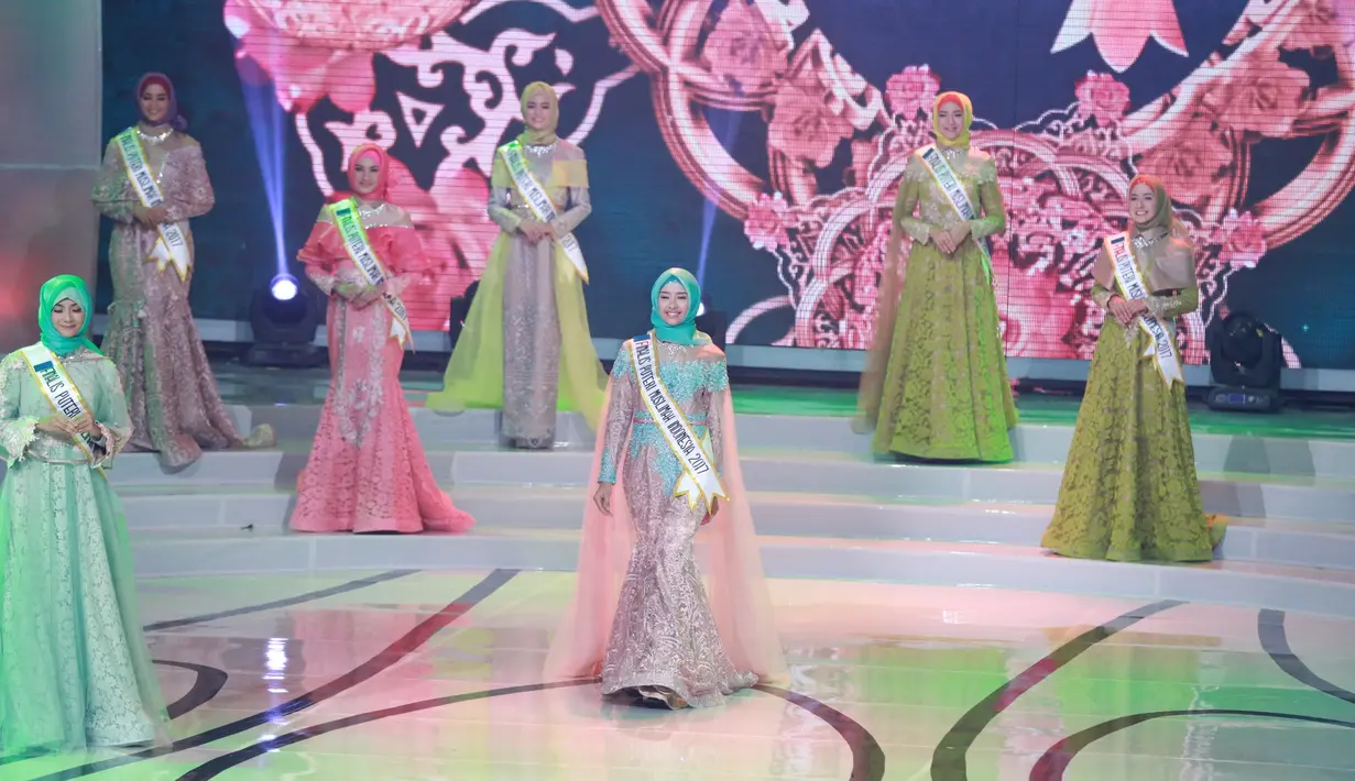 Pada malam puncak dari sebelas kemudian disaring kembali menjadi 6. Lima diantaranya dipilih oleh dewan juri melalui tanya jawab, sedangkan satu lagi dipilih oleh masyarkat melalui media sosial. (Adrian Putra/Bintang.com)