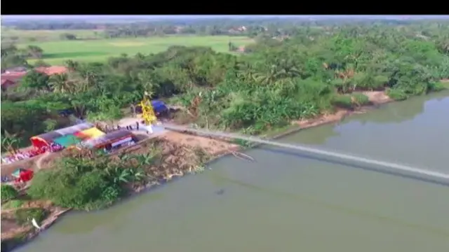 Jembatan sepanjang 125 meter yang melintasi sungai Ciujung merupakan jembatan terpanjang  dibangun melalui program Jembatan Asa SCTV