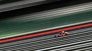 Pembalap Red Bull KTM, Brad Binder memacu motornya saat tes pramusim MotoGP 2024 di Sepang International Circuit, Sepang, Malaysia, Rabu (07/02/2024). (AFP/Mohd Rasfan)
