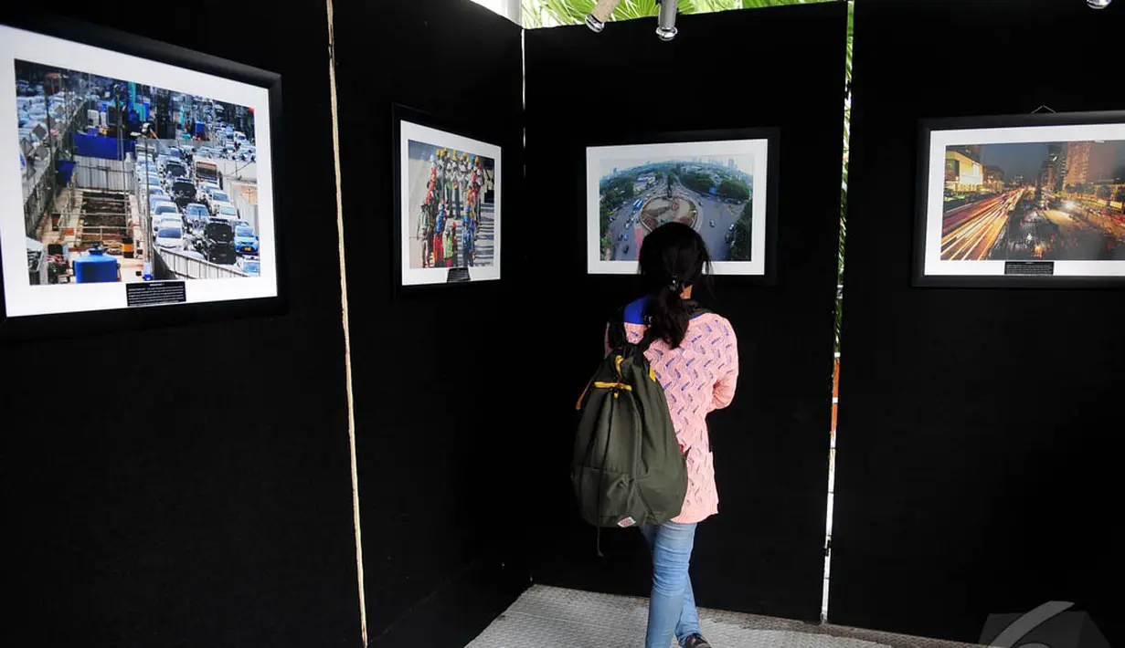 Pameran foto yang diselenggarakan PT. MRT Jakarta ini dalam rangka memperkenalkan jenis transportasi baru yang akan hadir di Jakarta dalam waktu dekat, Jumat (31/10/14). (Liputan6.com/Johan Tallo)