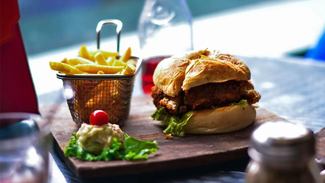 Pengen Makan Burger Gratis Seumur Hidup, Caranya Mudah