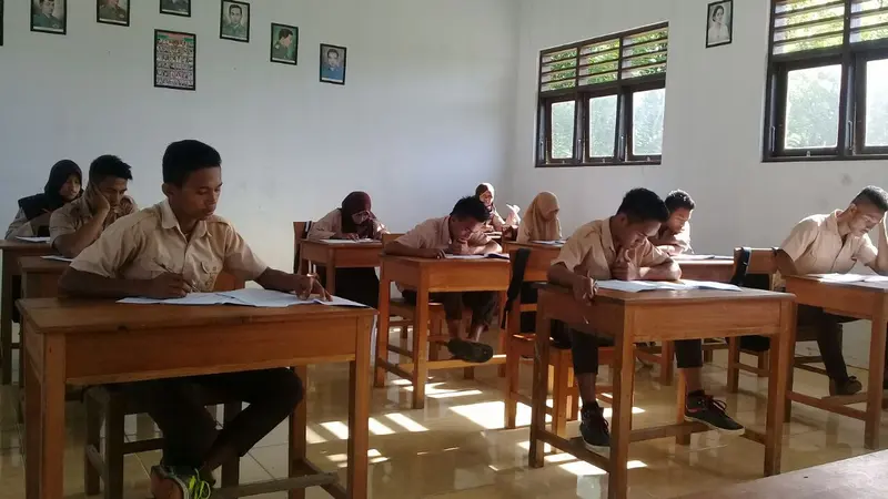 Ikut UNBK, 13 Siswa Pinogu Jalan Kaki 8 Jam Menembus Hutan