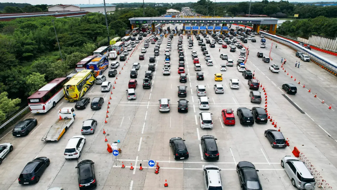 Puncak Arus Mudik Lebaran 2025, 1,4 Juta Kendaraan Lebih Tinggalkan Jabotabek Via Tol