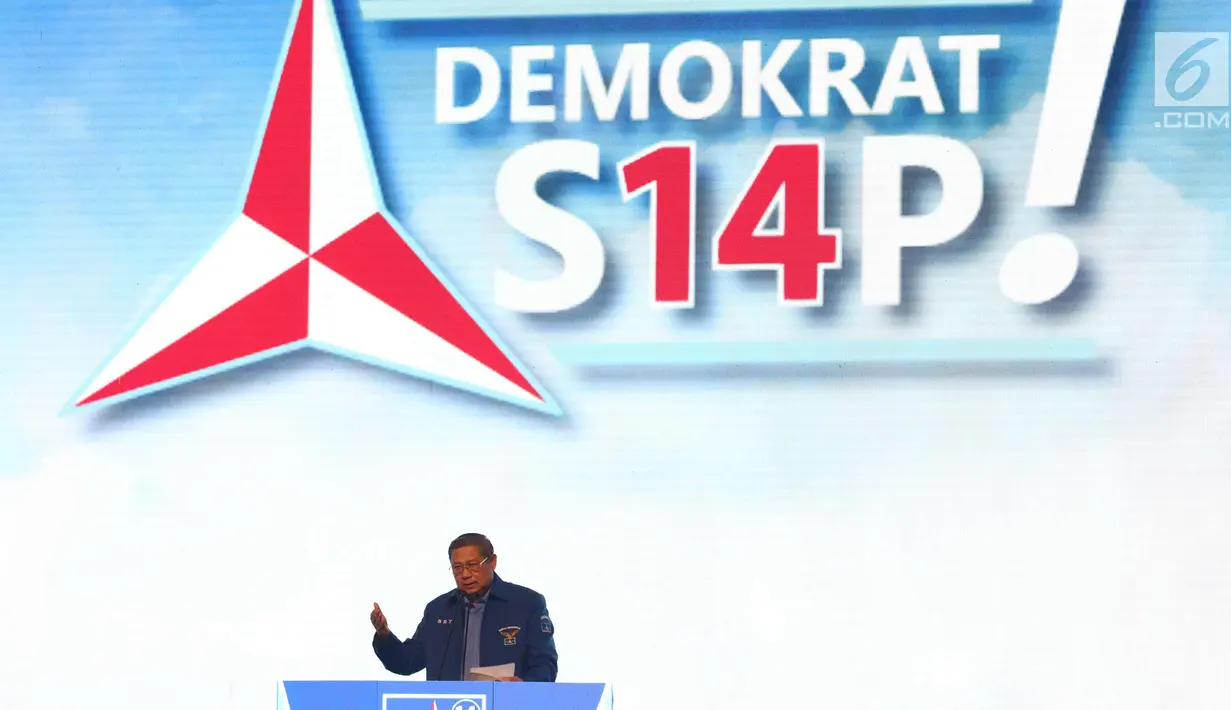 Ketua Umum Partai Demokrat (PD) Susilo Bambang yudhoyono (SBY) memberi sambutan pada Rapimnas Partai Demokrat  di Sentul Internasional Convention Center (SICc), Bogor, Jawa Barat, Sabtu (10/3).   (Liputan6.com/Angga yuniar)