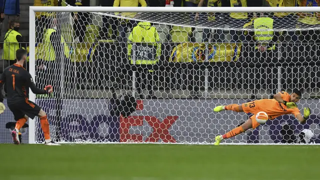 FOTO: Penalti De Gea Gagal, Villarreal Juara Liga Europa 2020/2021 usai Tundukkan Manchester United 12-11 - David De Gea; Geronimo Rulli