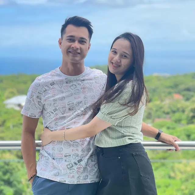 Eza Gionino dan Meiza Aulia libur tahun baru 2022 di Bali (Foto: Instagram/@ma_coritha)