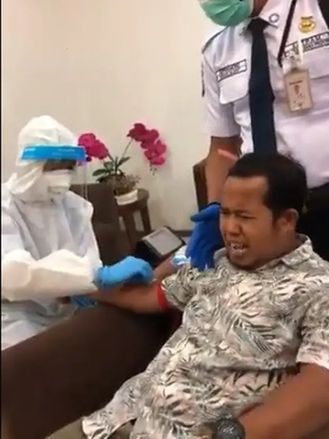 pria takut disuntik