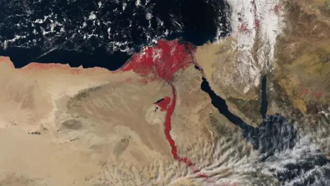 Dalam foto tertanggal 1 April 2016, sungai Nil mendadak berwarna merah darah dan bahkan tampak jelas dari angkasa. (Sumber European Space Agency)