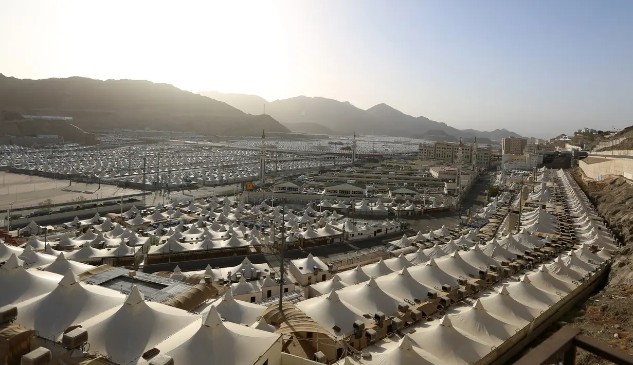 Pemandangan tenda-tenda jemaah yang berada di antara Padang Arafah dan Mina, di Makkah, Arab Saudi (23/6/2020).(AFP Photo/STR)