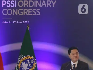 Ketua Umum Persatuan Sepak Bola Seluruh Indonesia (PSSI), Erick Thohir menyampaikan sambutan saat Kongres Biasa PSSI 2025 di Hotel Ritz-Carlton, Jakarta, Rabu (4/6/2025). (Liputan6.com/Herman Zakharia)