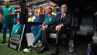 Carlo Ancelotti, Pelatih Kepala Timnas Brasil, memperhatikan sebelum pertandingan Babak 32 Besar Piala Dunia 2026 antara Brasil dan Jepang di Stadion Houston pada 29 Juni 2026 di Houston, Texas. (Lars Baron/Getty Images via AFP)
