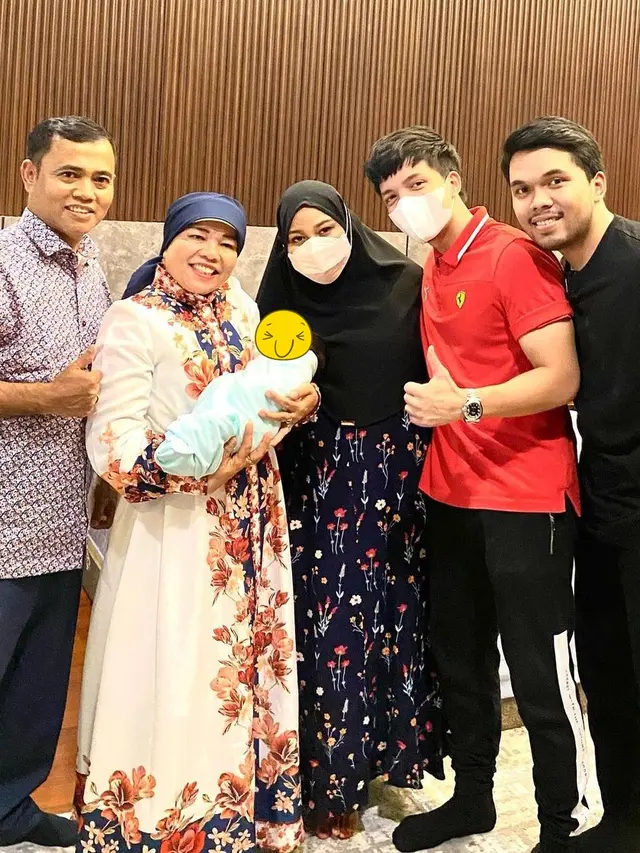 6 Potret Haji Faisal Jenguk Baby Ameena, Bak Keluarga Sendiri