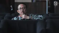 Mantan Kepala Badan Penyehatan Perbankan Nasional (BPPN) I Putu Gede Ary Suta menunggu panggilan saat akan menjalani pemeriksaan oleh penyidik di Gedung KPK, Jakarta, Selasa (9/7/2019). I Putu Gede diperiksa untuk tersangka istri Sjamsul Nursalim, Itjih Nursalim. (merdeka.com/Dwi Narwoko)