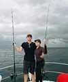Mancing di laut sudah jadi aktivitas yang cukup akrab bagi Prilly Latuconsina. Namun, kali ini suasananya terasa lebih spesial, karena ia tak lagi sendiri. [@prillylatuconsina96].
