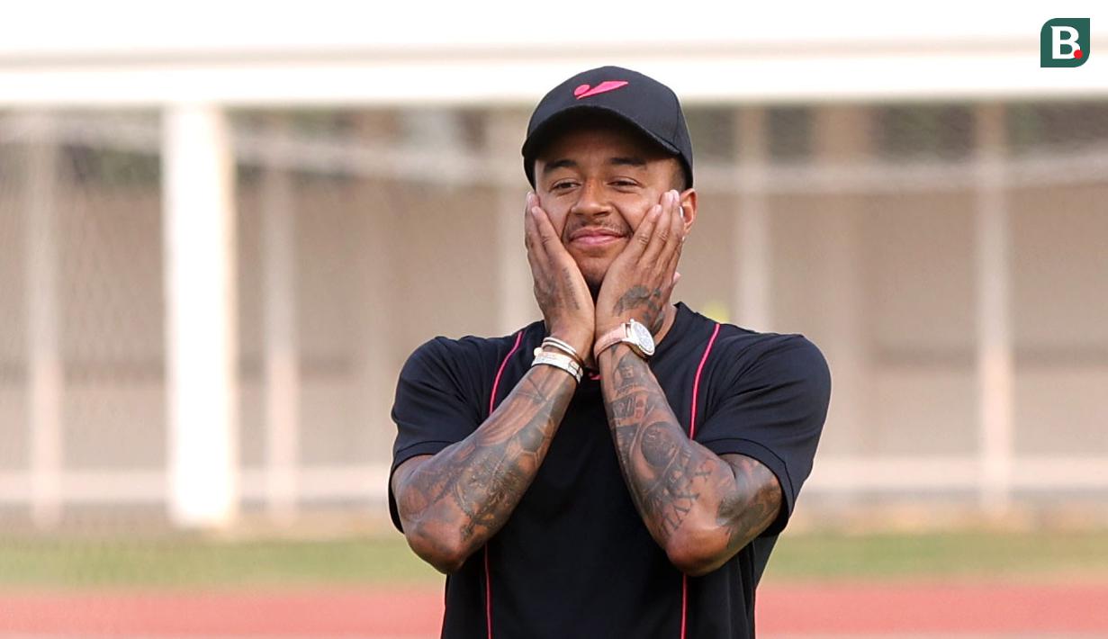 <p>Ekspresi mantan penyerang Manchester United, Jesse Lingard saat memberikan coaching clinic kepada pesepak bola cilik di Stadion Madya Senayan, Jakarta Pusat, Sabtu (10/6/2023). Kegiatan tersebut diikuti oleh hampir 100 anak dari Jakarta Intercultural School dan ada juga dari sekolah sepak bola lainnya. (Bola.com/M Iqbal Ichsan)</p>