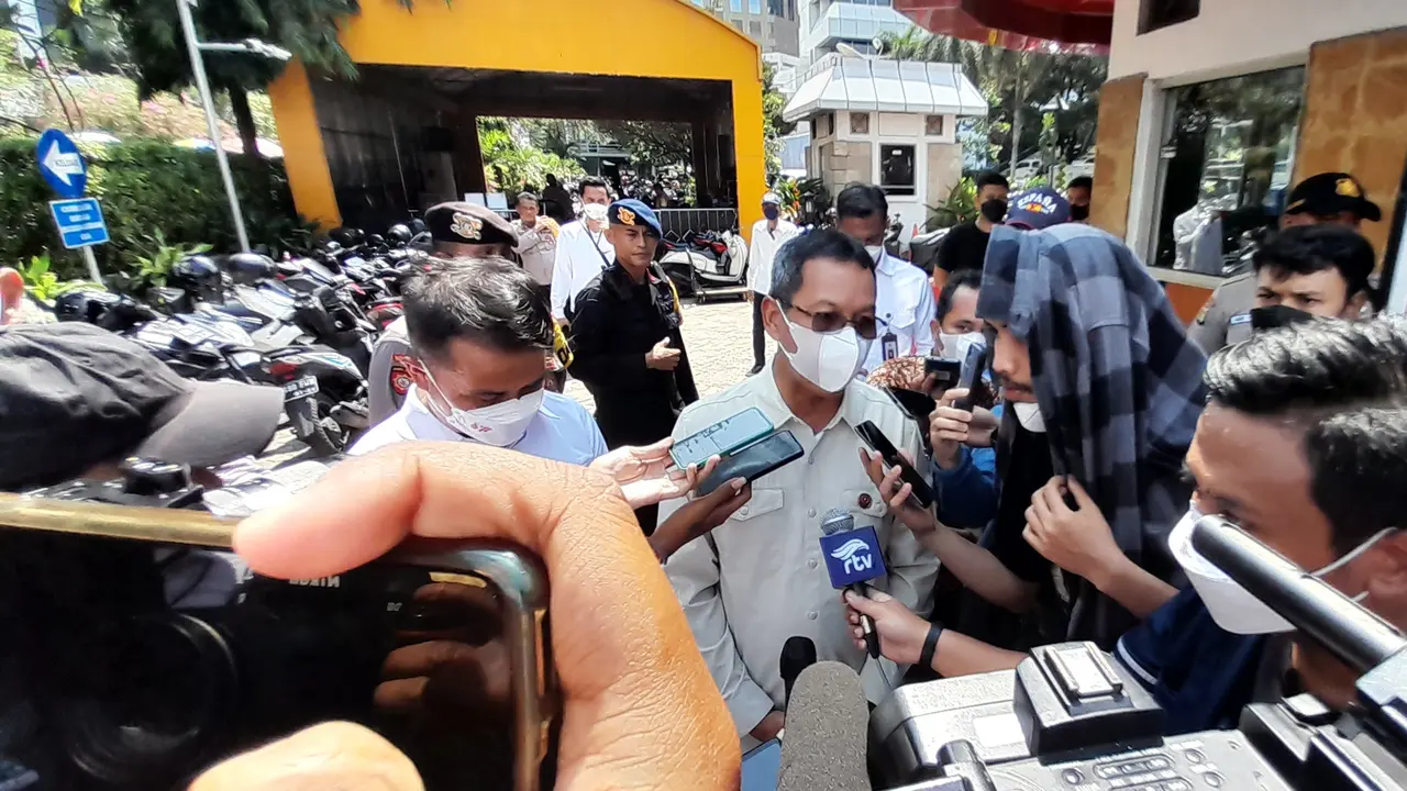 Kepala Sekretariat Presiden, Heru Budi Hartono menemui massa buruh.