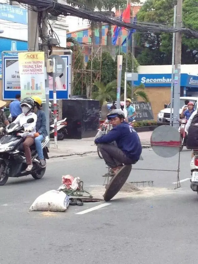 Potret Lucu Saat Tukang Bangunan Beratraksi Ini Bikin Ketawa Geli