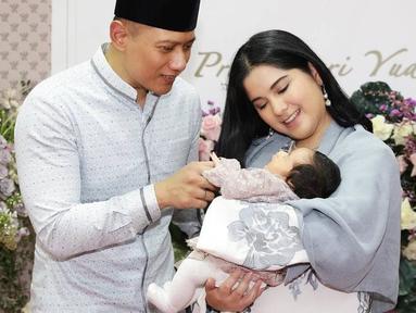 Annisa Pohan dan AHY begitu antusias ketika bertemu sang keponakan, Baby Alisha yang usianya baru 1 bulan.(instagram.com/annisayudhoyono)