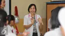 Ikatan Abang None Jakarta (IANTA) memperingati hari Pendidikan Nasional 2016 di SDN 01 Pagi Tegal Parang, Jakarta, Senin (2/5). Kegiatan ini bertujuan untuk memberikan Inspirasi kepada siswa sebagai generasi penerus bangsa. (Liputan6.com/Gempur M Surya)