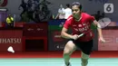 Pebulutangkis tunggal putri Indonesia, Gregoria Mariska Tunjung mengembalikan kok ke arah Han Yue (China) di babak Perempat Final Indonesia Masters 2023 di Istora Senayan, Jakarta, Jumat (27/1/2023). Gregoria menyerah dalam pertarungan panjang 1 jam 4 menit di Istora Senayan. (Liputan6.com/Helmi Fithriansyah)