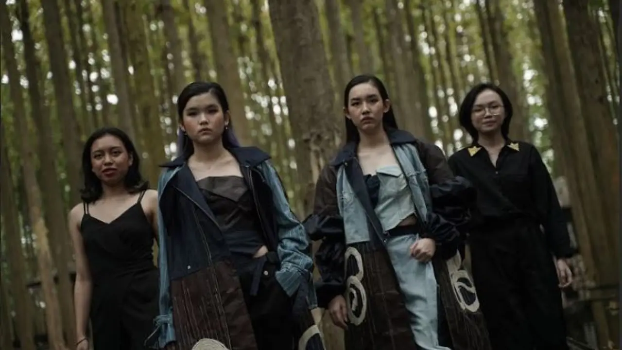 Kompetisi Mode Berkonsep Fesyen Berkelanjutan Dihelat di Tengah Hutan dengan 2.000 Pohon Jati