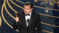 Leonardo DiCaprio saat memberikan pidato di oscar 2016. Foto: Varierty