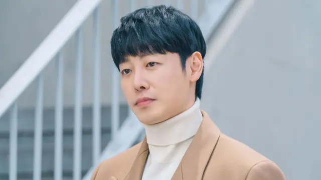 Kim Dong Wook dalam You Are My Spring. (tvN via Soompi)