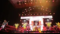 Judas Priest mengguncang Jakarta dalam Judas Priest Live in Concert yang dipromotori Rajawali Indonesia Communication, di Ecopark, Ancol, Jumat (7/12). (New Fimela/Bambang Eros)