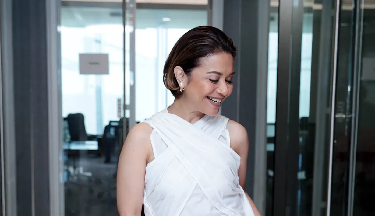 "Anak-anak saya sudah remaja sehingga untuk waktu jauh lebih ringan. Ketika masih anak-anak yang lebih intens," imbuh perempuan biasa disapa Uthe itu. (Deki Prayoga/Bintang.com)