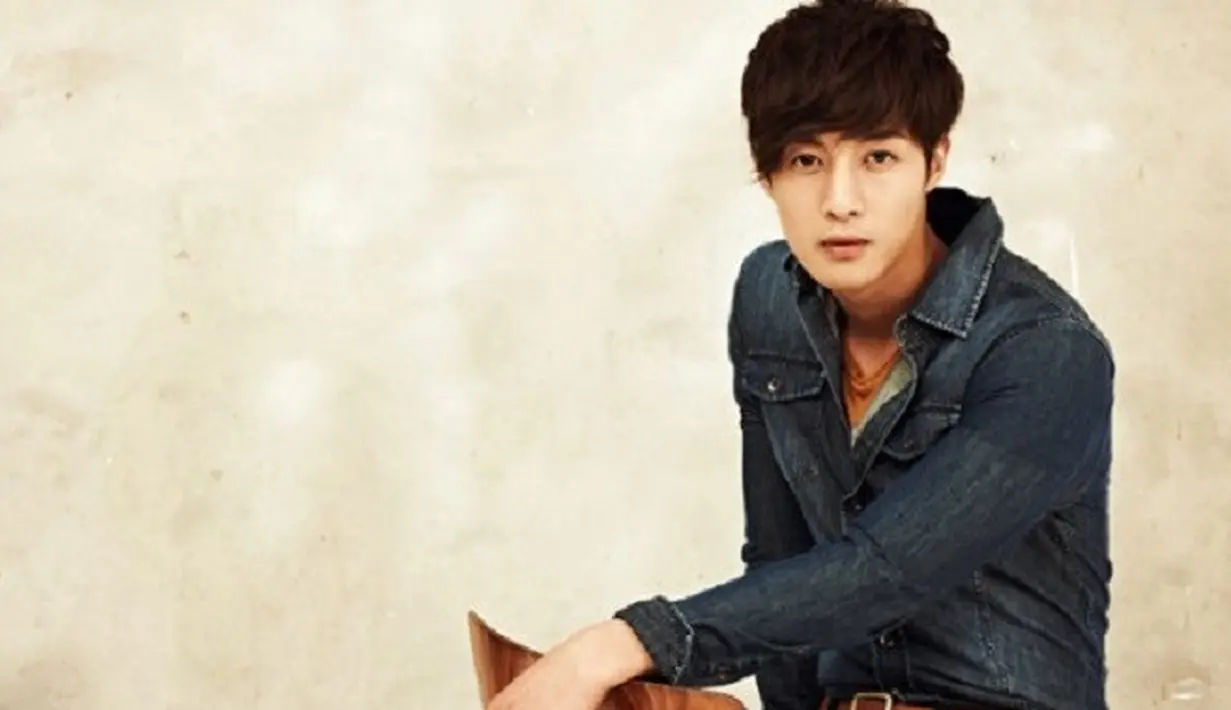 Kim Hyun Joong kembali dari wajib militer pada Februari 2017. Sebelum kembali dari wajib militer, beredar kabar jika ia terjerat skandal dengan seorang perempuan. (Foto: soompi.com)