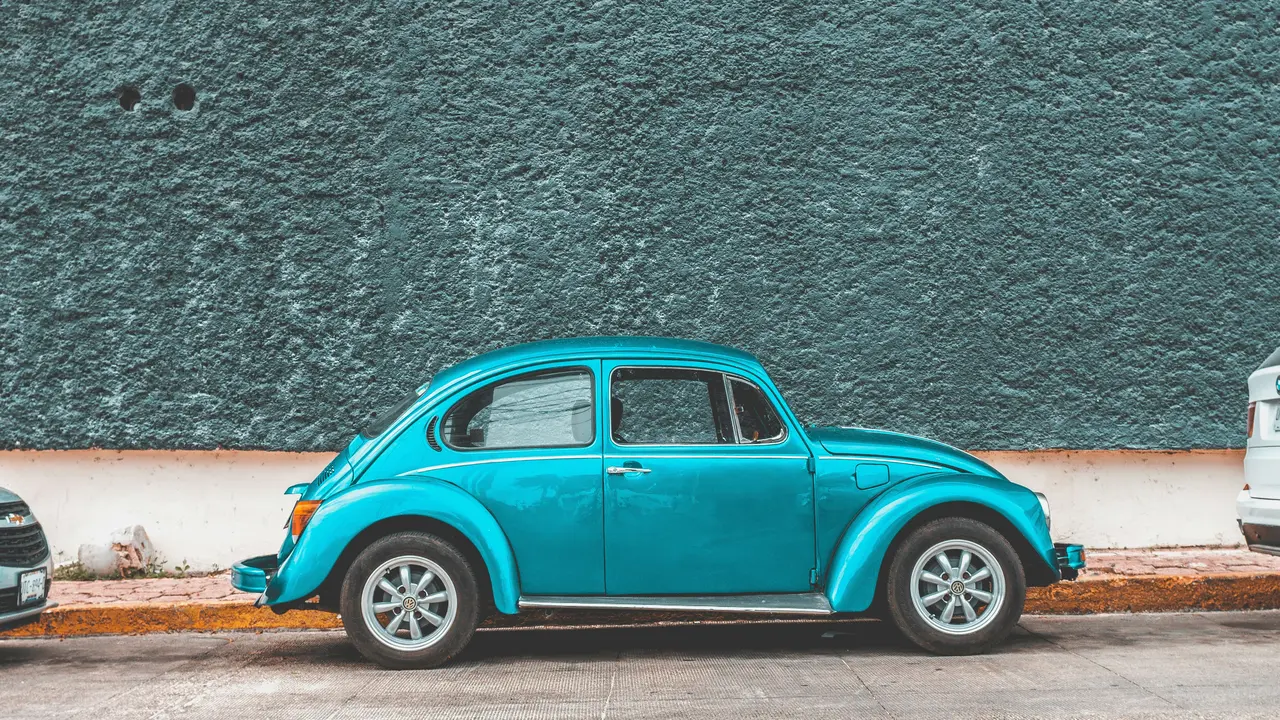 Ilustrasi Mobil/Photo by Erik Odiin on Unsplash