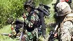 TNI AL kembali menggelar latihan bersama dengan pasukan marinir AS. Latihan yang digelar di perairan laut Banongan, Situbondo, Jatim ini, untuk memberi pengetahuan tekhnis bertempur baik di darat dan laut.