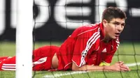 Liverpool&#039;s midfielder Steven Gerrard reacts after the second goal of AC Milan&#039;s forward Filippo Inzaghi during the Champions League final, at Olympic Stadium, Athens, 23 May 2007. AFP PHOTO/MUSTAFA OZER