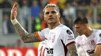 Pemain Galatasaray, Mauro Icardi melakukan selebrasi setelah mencetak gol kedua untuk timnya ke gawang MKE Ankaragucu pada laga lanjutan Liga Turki di Eryaman Stadium, Ankara, 30 Mei 2023. Icardi dipimjamkan ke Galatasaray setelah mengalami masa-masa sulit di PSG. Ia tercatat berhasil mencetak 23 gol dalam 26 penampilan untuk Galatasaray musim lalu. PSG siap menjual Icardi mengingat kontraknya tersisa satu tahun lagi dengan harga kurang dari 20 juta euro. (AFP/Adem Altan)