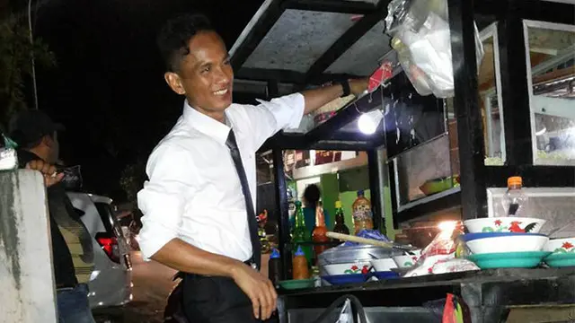 Tukang Bakso Necis
