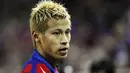 Aksi gelandang CSKA Moscow asal Jepang, Keisuke Honda di laga leg kedua 16 besar Liga Champions melawan Sevilla di Ramon Sanchez Pizjuan Stadium, 16 Maret 2010. AFP PHOTO / CRISTINA QUICLER 