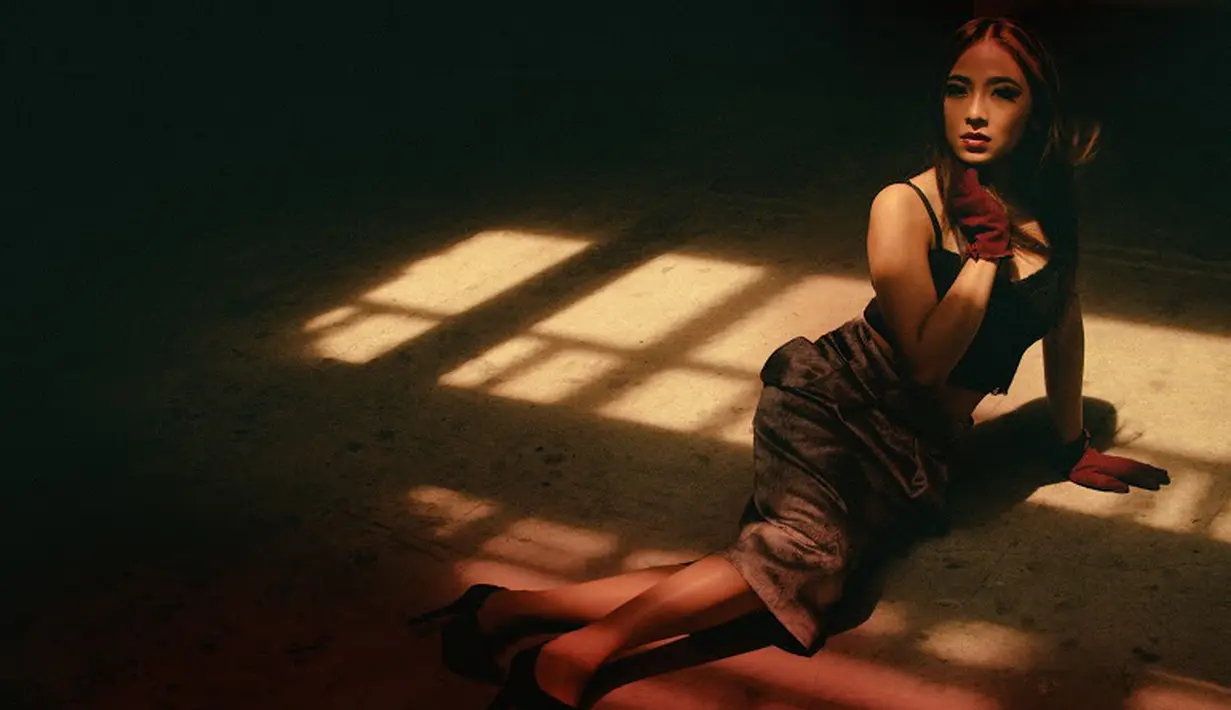 Nadia Vega. (Outfits by Yosafat Dwi Kurniawan/ IG @yosafat_k, Photographer: Ejja Pahlevi/ IG @ejjaxz, Mua: Listerianto/ IG @BDTVRLIST, Fashion Stylist: Iwan Latiff/ IG @iwanlatiff, Bintang.com)