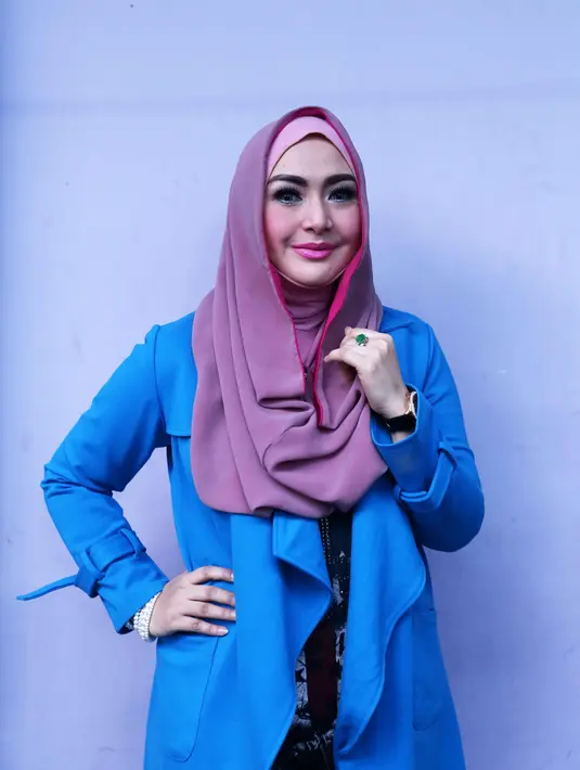 Eddies Adelia merupakan salah satu sahabat yang ikut mengumumkan pernikahan Indra Bruggman dengan Soraya Abdullah. Ia pun merasa sangat bersalah ketika Indra Bruggman menampik kabar pernikahan tersebut. (Nurwahyunan/Bintang.com)